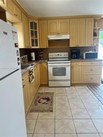 250 NE 160th St, Miami, FL 33162
