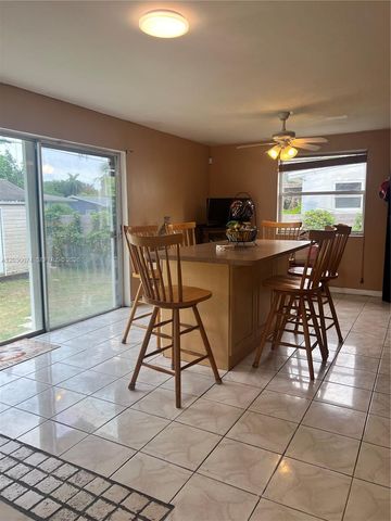 250 NE 160th St, Miami, FL 33162