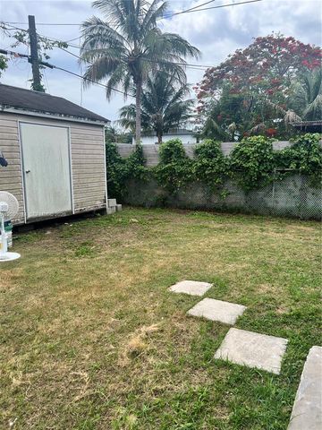 250 NE 160th St, Miami, FL 33162
