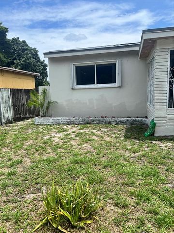 250 NE 160th St, Miami, FL 33162