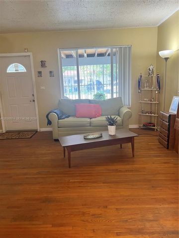 250 NE 160th St, Miami, FL 33162