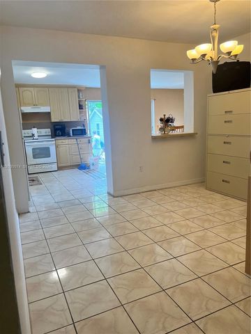 250 NE 160th St, Miami, FL 33162