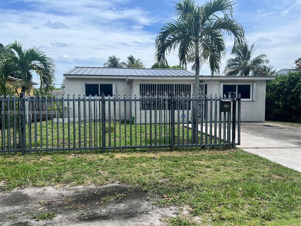 250 NE 160th St, Miami, FL 33162