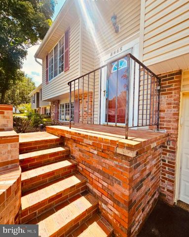 8465 SUMMER BREEZE LN, Springfield, VA 22153