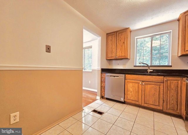 8465 SUMMER BREEZE LN, Springfield, VA 22153