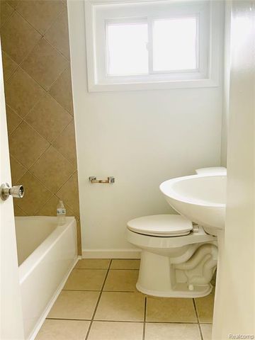6475 N Highland Street, Dearborn Heights, MI 48127