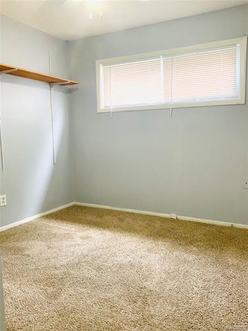 6475 N Highland Street, Dearborn Heights, MI 48127