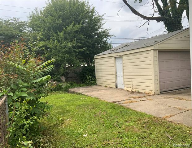 6475 N Highland Street, Dearborn Heights, MI 48127