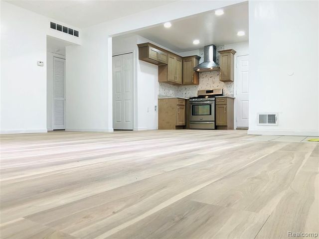 6475 N Highland Street, Dearborn Heights, MI 48127