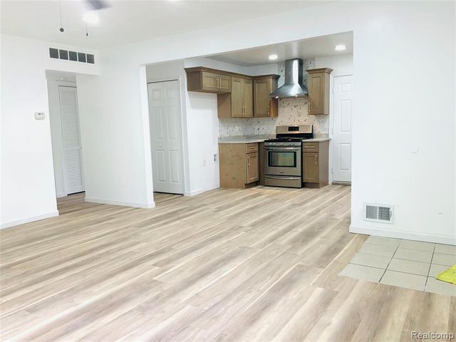 6475 N Highland Street, Dearborn Heights, MI 48127