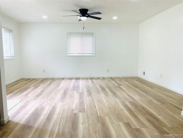 6475 N Highland Street, Dearborn Heights, MI 48127