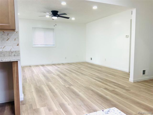 6475 N Highland Street, Dearborn Heights, MI 48127
