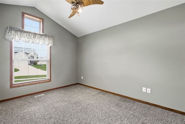4127 Forest View NE, Cedar Rapids, IA 52411