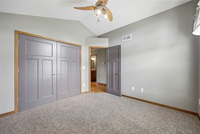 4127 Forest View NE, Cedar Rapids, IA 52411