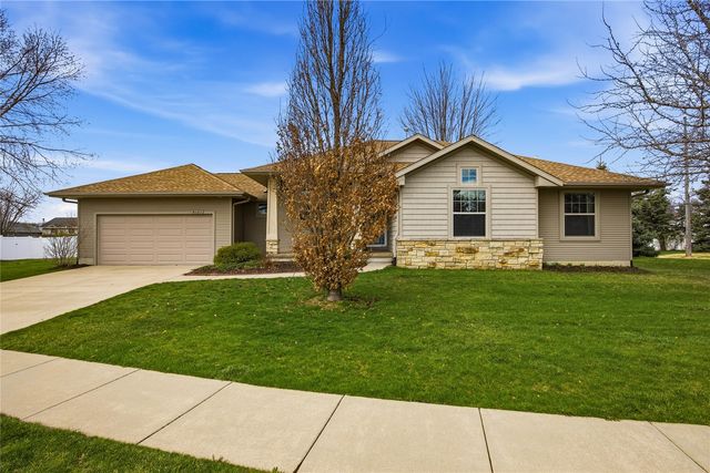 4127 Forest View NE, Cedar Rapids, IA 52411