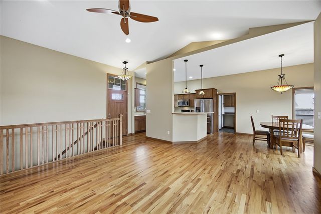 4127 Forest View NE, Cedar Rapids, IA 52411