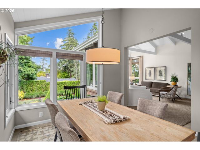 14635 UPLANDS Dr, Lake Oswego, OR 97034