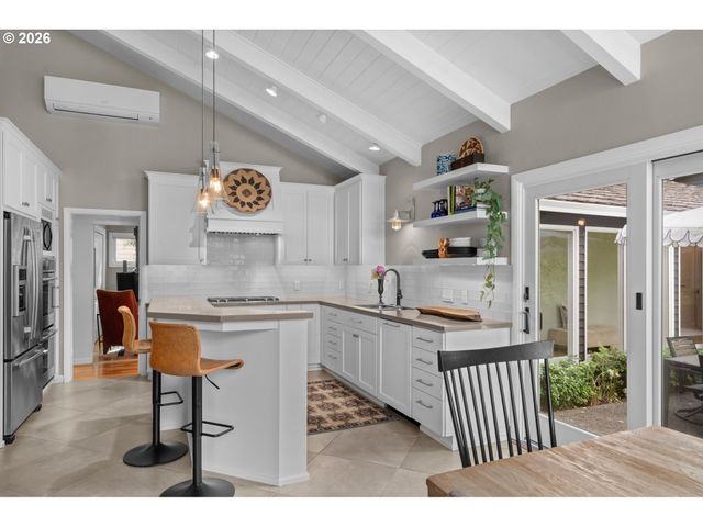 14635 UPLANDS Dr, Lake Oswego, OR 97034