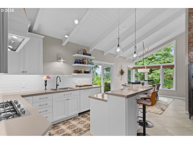 14635 UPLANDS Dr, Lake Oswego, OR 97034