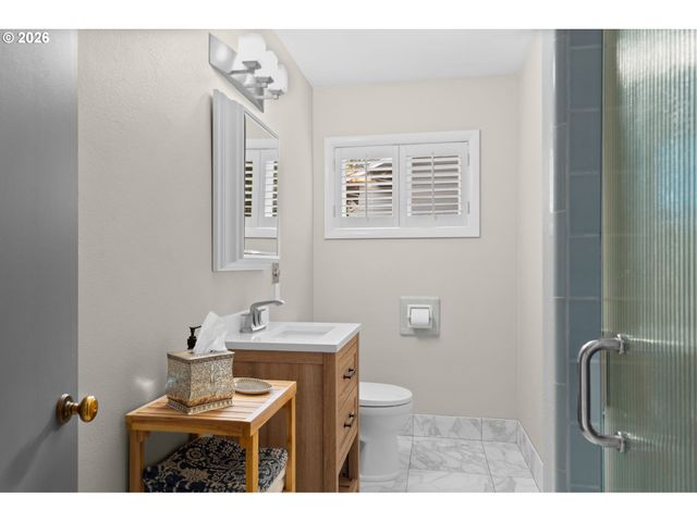 14635 UPLANDS Dr, Lake Oswego, OR 97034