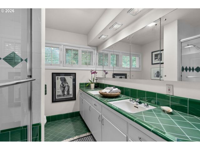 14635 UPLANDS Dr, Lake Oswego, OR 97034
