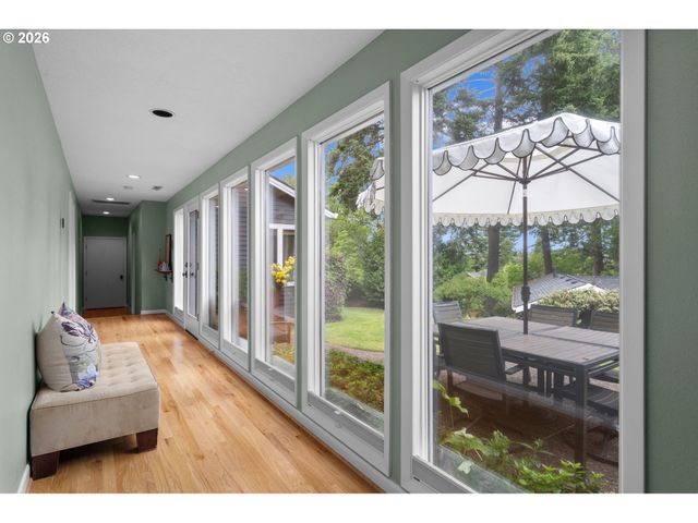 14635 UPLANDS Dr, Lake Oswego, OR 97034