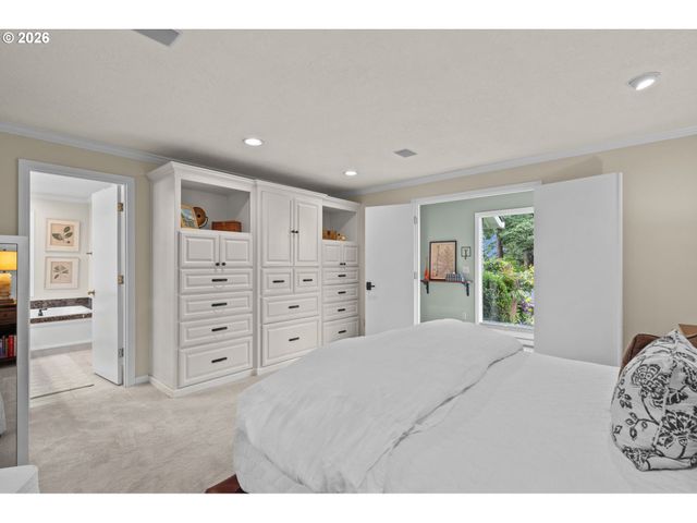 14635 UPLANDS Dr, Lake Oswego, OR 97034