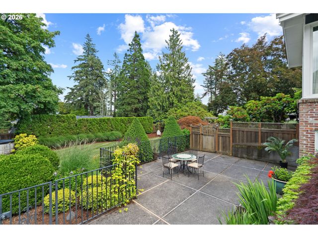 14635 UPLANDS Dr, Lake Oswego, OR 97034