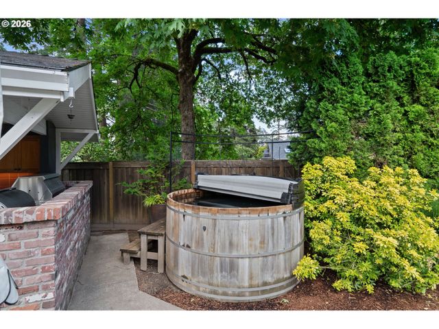 14635 UPLANDS Dr, Lake Oswego, OR 97034
