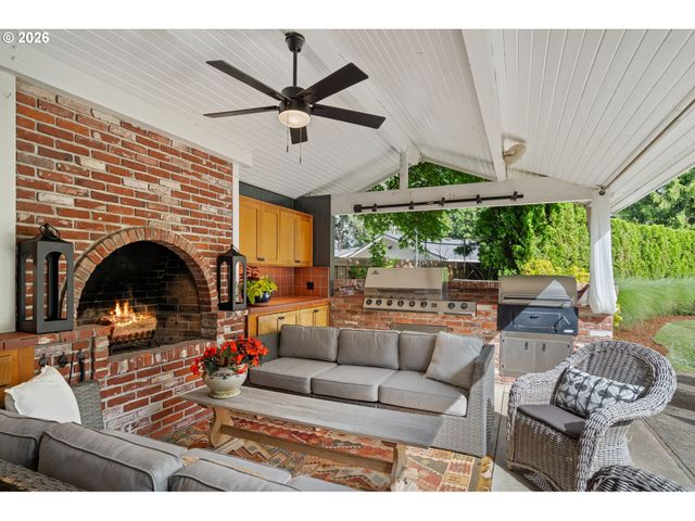 14635 UPLANDS Dr, Lake Oswego, OR 97034