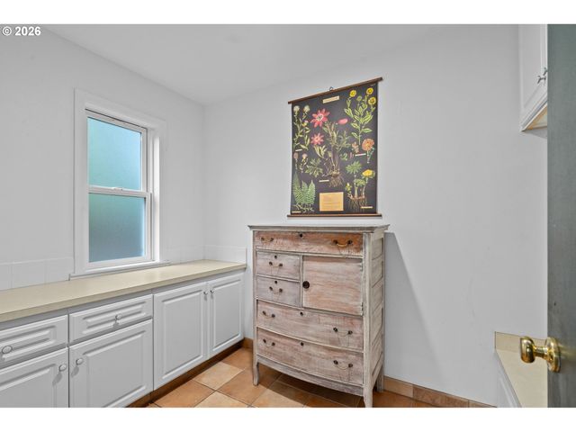 14635 UPLANDS Dr, Lake Oswego, OR 97034