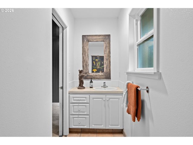 14635 UPLANDS Dr, Lake Oswego, OR 97034