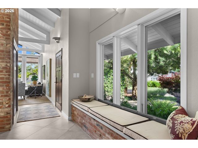14635 UPLANDS Dr, Lake Oswego, OR 97034