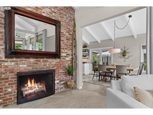 14635 UPLANDS Dr, Lake Oswego, OR 97034