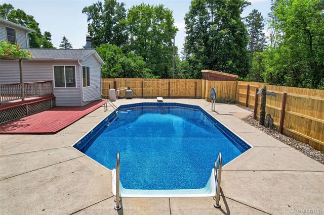 1437 E Cook Road, Grand Blanc Charter Township, MI 48439