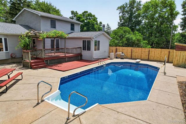1437 E Cook Road, Grand Blanc Charter Township, MI 48439