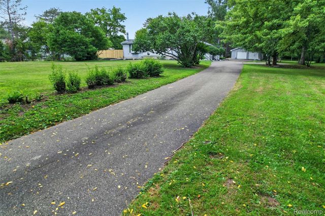 1437 E Cook Road, Grand Blanc Charter Township, MI 48439
