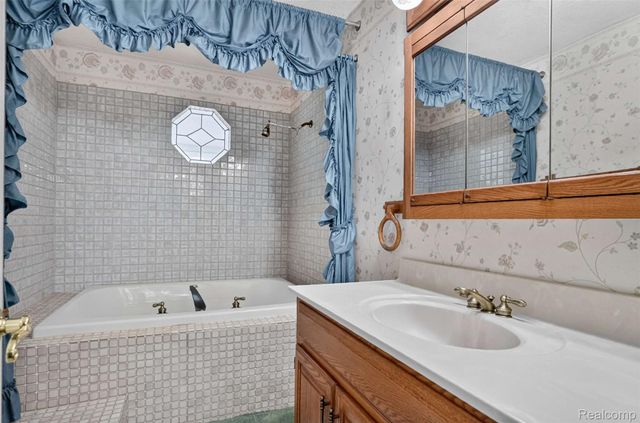 1437 E Cook Road, Grand Blanc Charter Township, MI 48439