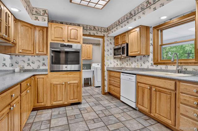 1437 E Cook Road, Grand Blanc Charter Township, MI 48439