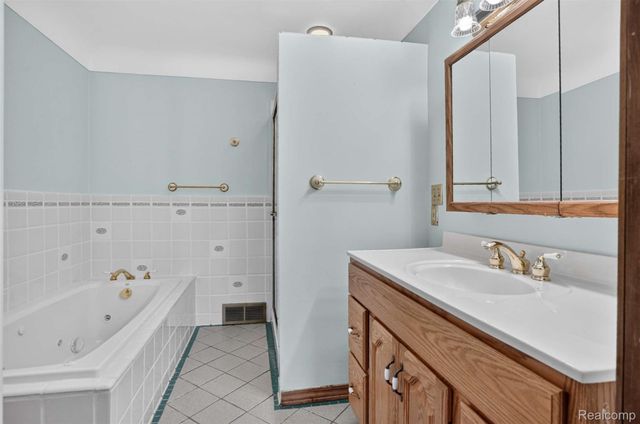 1437 E Cook Road, Grand Blanc Charter Township, MI 48439