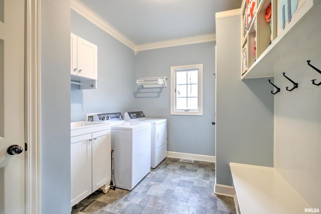 801 W BRIDGETOWNE Court, Dunlap, IL 61525