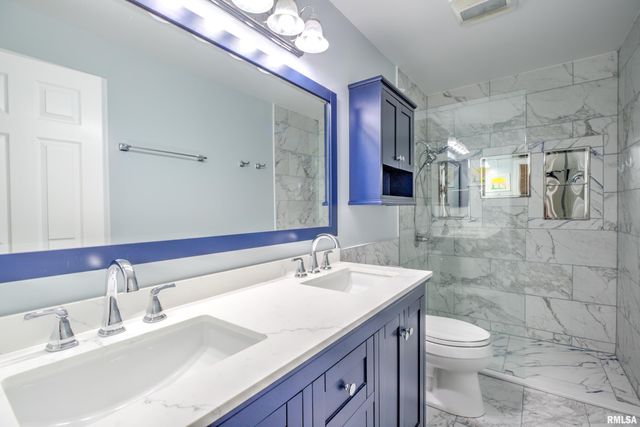 801 W BRIDGETOWNE Court, Dunlap, IL 61525