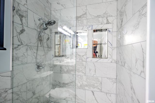 801 W BRIDGETOWNE Court, Dunlap, IL 61525