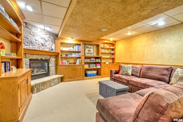 801 W BRIDGETOWNE Court, Dunlap, IL 61525