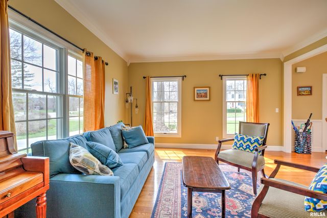 801 W BRIDGETOWNE Court, Dunlap, IL 61525