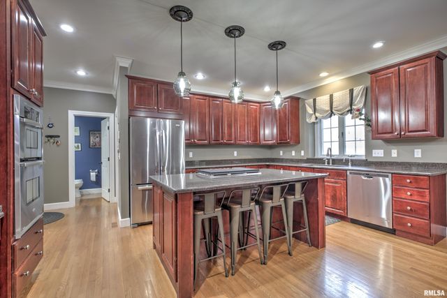 801 W BRIDGETOWNE Court, Dunlap, IL 61525
