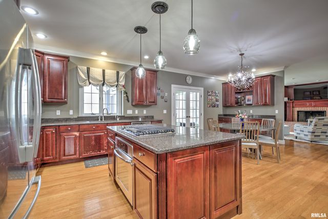801 W BRIDGETOWNE Court, Dunlap, IL 61525