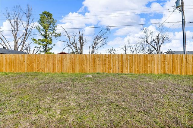 911 23rd Street, Rogers, AR 72758