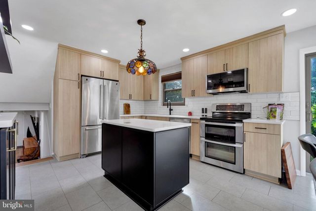 609 HILLSIDE AVE, Brookhaven, PA 19015