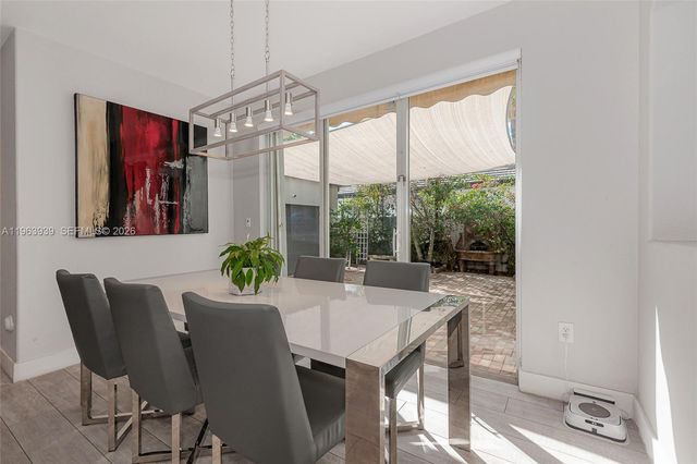 14900 SW 10th St, Miami, FL 33194